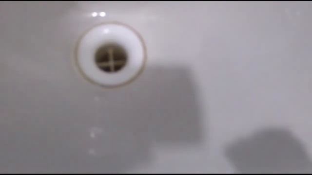 Как быстро отмыть жёлтый налёт на акриловой ванне смотреть онлайн