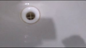 Как быстро отмыть жёлтый налёт на акриловой ванне