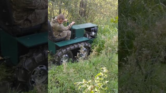 Самодельный гусеничный трактор Тест драйв по грязи , небольшой обзор смотреть онлайн