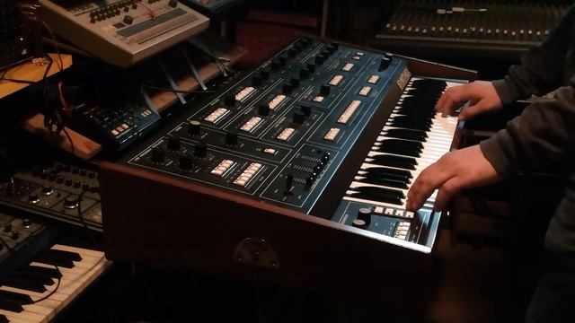 ELKA SYNTHEX AND FRIENDS смотреть онлайн