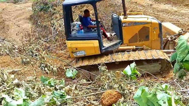 Bulldozer Creates Terrace at the Top of the Mountain CAT D5K XL смотреть онлайн