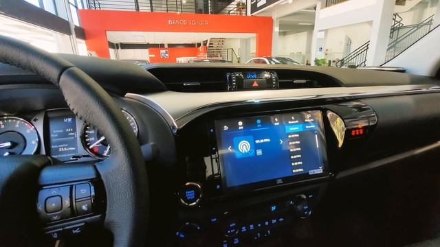 TOYOTA HILUX SRX 2024 TURBO DIESEL 4X4 0KM COM NOVA MULTIMÍDIA DETALHES DO INTERIOR E EXTERIOR смотреть онлайн