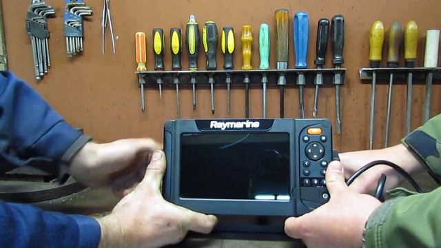 Raymarine Element 7 HV 3D/GPS с датчиком HV-100.Распаковка и обзор Эхолота.Unboxing смотреть онлайн