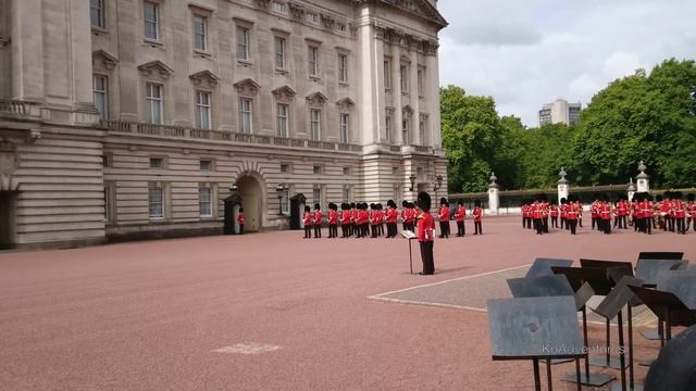 Buckingham Palace - Changing Of The Guard (Full Version) [4K]