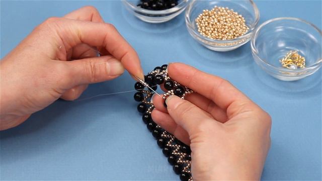A beautiful beaded bracelet and earrings - DIY jewelry easy! смотреть онлайн