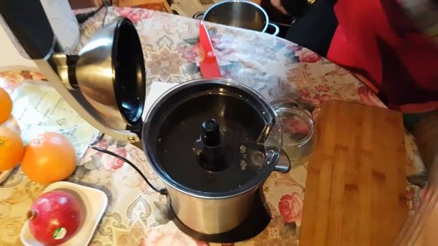Выжимаем супер вкусный коктейль из цитрусовых .Обзор соковыжималки для цитрусовых Kitfort KT-1108 смотреть онлайн