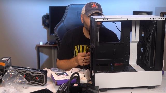 Simplifying My Editing Setup - Ryzen 9 5950X Build! смотреть онлайн