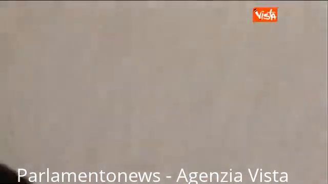 31 10 13 CORTEO CASA VIA DEL TRITONE POLIZIOTTO SI SENTE MALE g01 47 смотреть онлайн