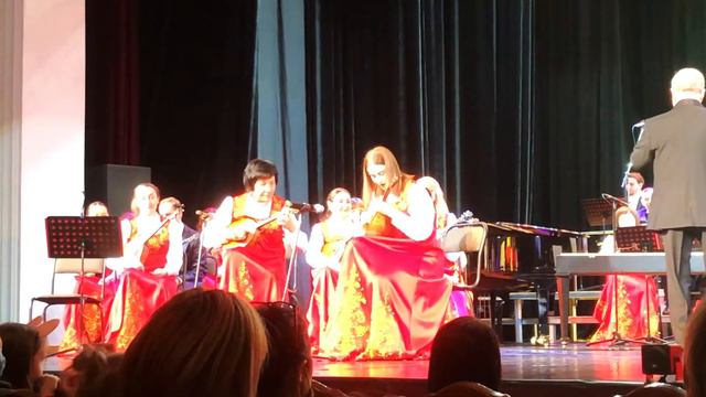 Шуточные Вариации классической музыки на домрах с оркестром| Moments&Places смотреть онлайн