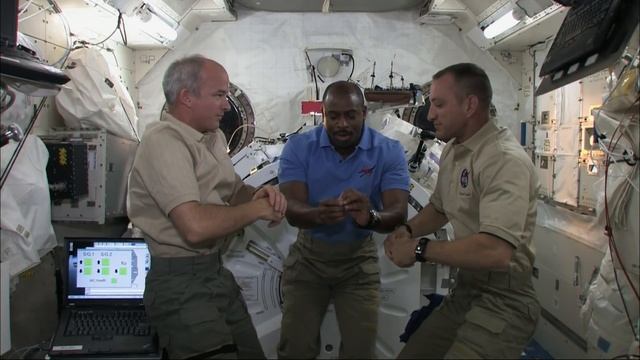 STS-129 NFL Super Bowl Space Coin Toss смотреть онлайн