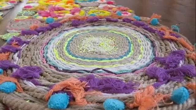 Плетём коврики из ниток. Рукоделие. смотреть онлайн