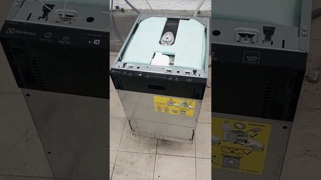 Код ошибки i10 на дисплее посудомоечной машины Electrolux на ремонте в официальном сервисном центре смотреть онлайн