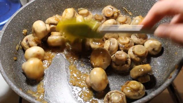 ЖАРЕНЫЕ ГРИБЫ ШАМПИНЬОНЫ//// Garlis mushrooms смотреть онлайн