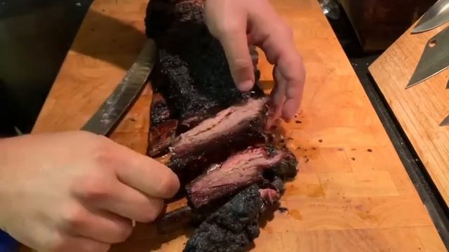 Копченые говяжьи рёбрышки | Smoked beef ribs | смотреть онлайн