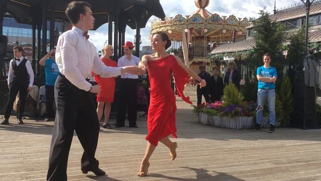 Rumba in red, Moscow смотреть онлайн