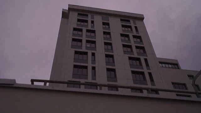 КАК МЫ ПОДНИМАЕМСЯ НА КРЫШИ l ЖК КРЫЛОВ l ЕКАТЕРИНБУРГ смотреть онлайн