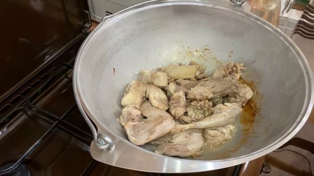Кролик Тушёный с грибами в сливках в казане. смотреть онлайн