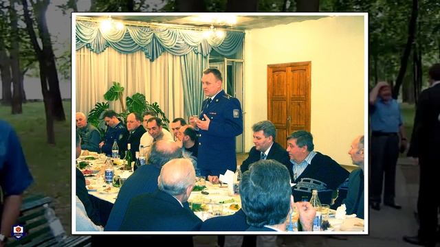 Владимир Парилов - Синяя форма (Песенка ветерана авиации) смотреть онлайн