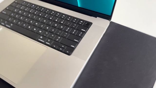 Apple M1 Pro Macbook pro 16 inch in Silver Color смотреть онлайн