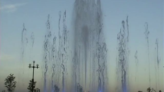 Цветомузыкальный фонтан на Стрелке 06 2011г смотреть онлайн