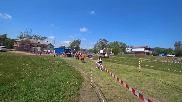 Новонежино, Приморский край. Велогонка среди детей "Безопасное колесо 2021" ч.2. смотреть онлайн