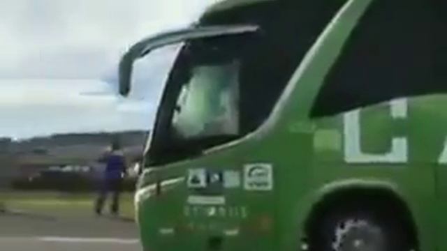 Болельщики «горячо» встретили сборную Бразилии по футболу на родине видео смотреть онлайн
