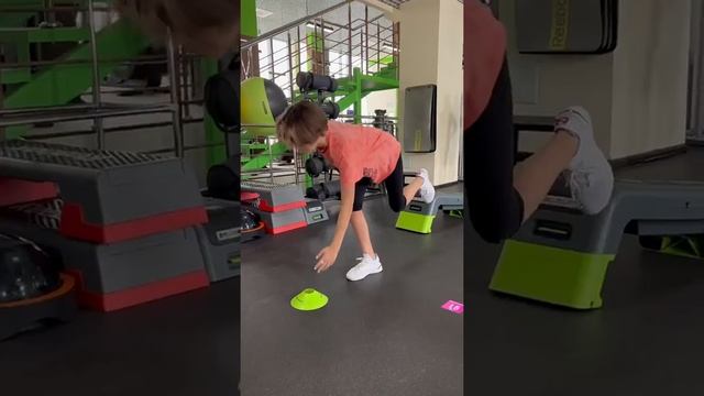 Персональная тренировка девочки-подростка в фитнес-клубе XFIT по методике Smart Fitness смотреть онлайн