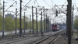 ТЭП70БС-055 с пригородным поездом Тобольск — Тюмень следует через о.п. 2143 км.