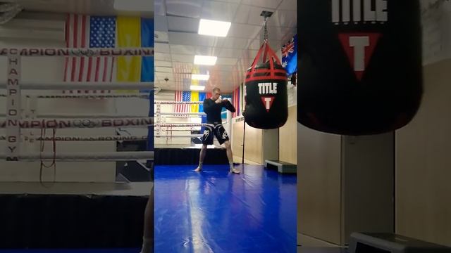 КИКБОКСИНГ.РАБОТА НА МЕШКЕ.