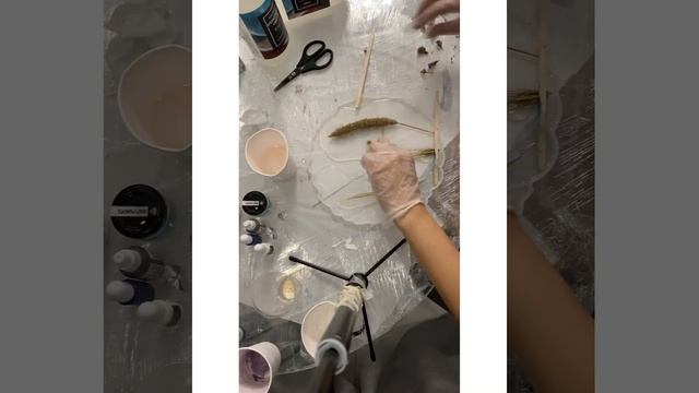 Заливка подноса эпоксидной смолой. Эпоксидная смола. Поднос из эпоксидной смолы. Эпоксидка. Поднос. смотреть онлайн