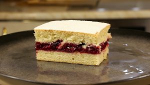 Трудно Поверить, но ОН ПОСТНЫЙ! ПОСТНЫЙ ПИРОГ с Вишней Без Дрожжей на Минералке! Не Черствеет!