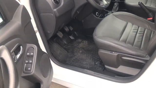 Renault Duster 2017 2.0L 4WD MT смотреть онлайн