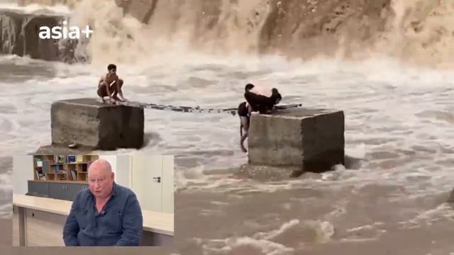 Спасение собаки в реке Душанбинка смотреть онлайн