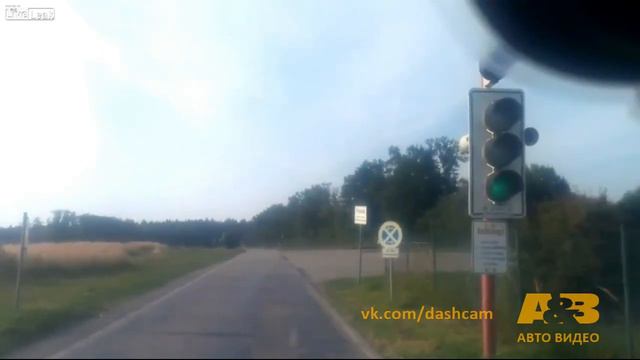 Обычный немецкий перекресток:) смотреть онлайн