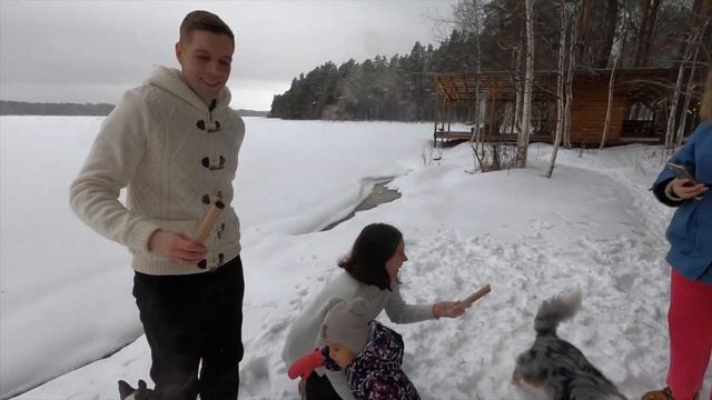 ❄️Зимняя сказка в живописном уголке у озера. Ждали купель 7 часов ? Проснулись в ледяном доме. смотреть онлайн