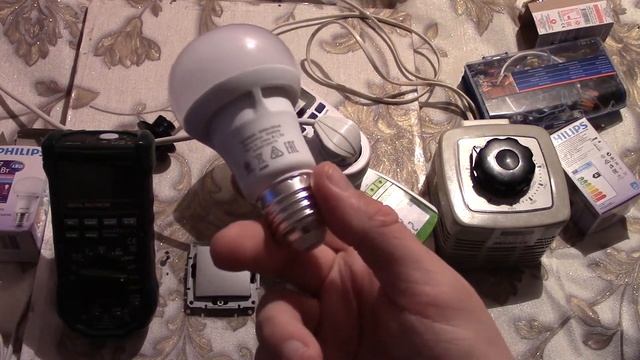 Светодиодная лампа Philips 7W 6500K E27 смотреть онлайн