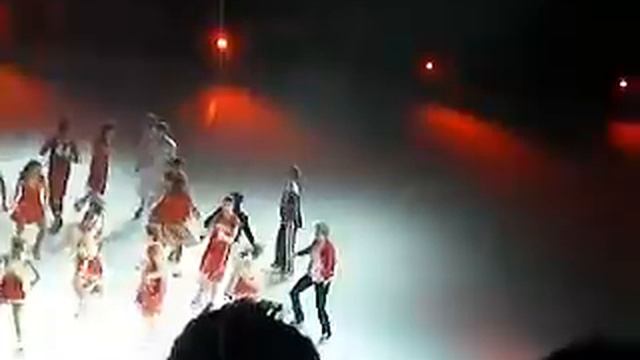 HSM On Ice - All in This Together смотреть онлайн