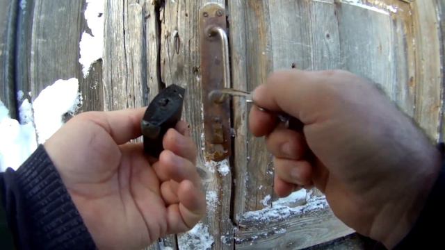 КАК ЗИМОЙ ОТКРЫТЬ ЗАМЕРЗШИЙ НАВЕСНОЙ ЗАМОК ПОСЛЕ СИЛЬНЫХ МОРОЗОВ смотреть онлайн