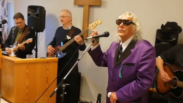 Målle Lindberg, 89, sjunger och vittnar om Himlen i Borås смотреть онлайн