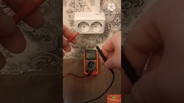 Как измерить напряжение в розетке #220volts #мультиметр #электричество смотреть онлайн
