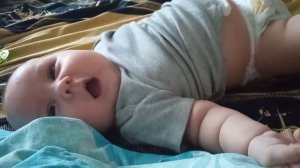 развитие ребенка в три месяца. Малыш агукает, разговаривает. развитие речи и гуление.