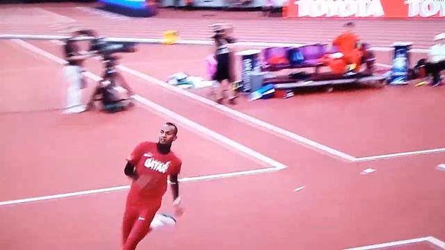 Mutaz Barshim Ridiculous Hurdle Jump смотреть онлайн