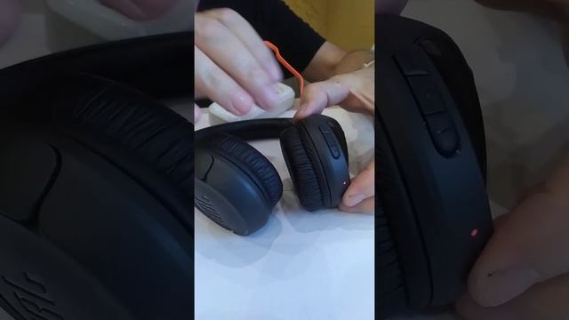 Небольшой,но существенный нюанс при подключении наушников JBL 560 VT. смотреть онлайн