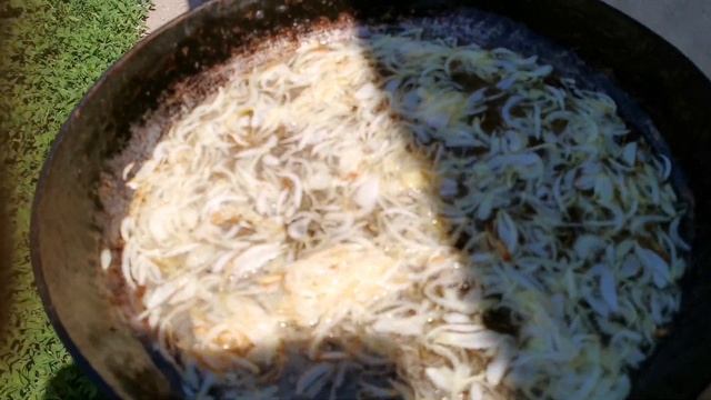 Карасики с луком. Воскресный семейный обед. Смачного.!!! смотреть онлайн