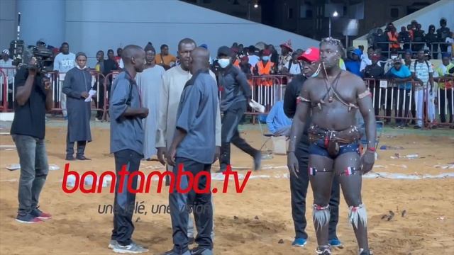 Ce que Vou N'avez Pas Vue Siteu Sensibilise ses Supporters "Bouniou yakk sunu Stade" смотреть онлайн