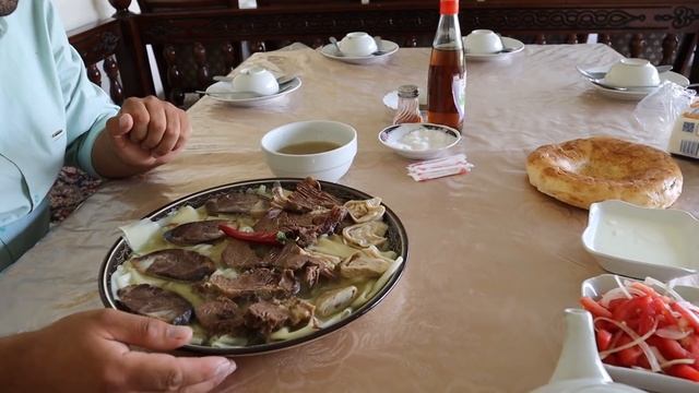 Бешбармак из Конины с Казы. Казахская кухня в Узбекистане | Beshbarmak of Horse meat from Kaza. смотреть онлайн