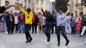 Tarqovu Lezginka 2023 Лезгинка В Торговом Центре В Баку Парни Танцуют Чеченская Дари Дури ALISHKA