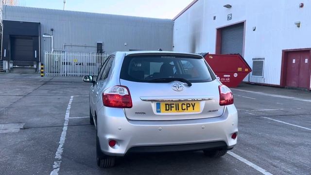 Toyota Auris 1.6 V-Matic TR Euro 5 5dr смотреть онлайн