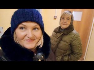 Света приехала в гостиВместе со Светланой поехали на шоппинг и вкусно поесть