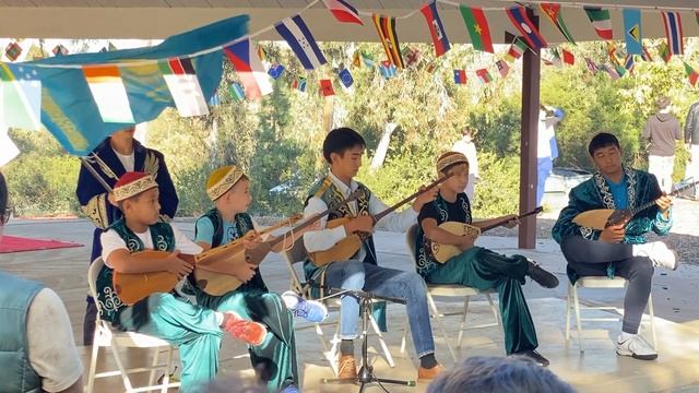 Выступление казахского ансамбля"Куй Шашу" Казах Центра | Домбра | Фестиваль наций в Сан Диего. смотреть онлайн